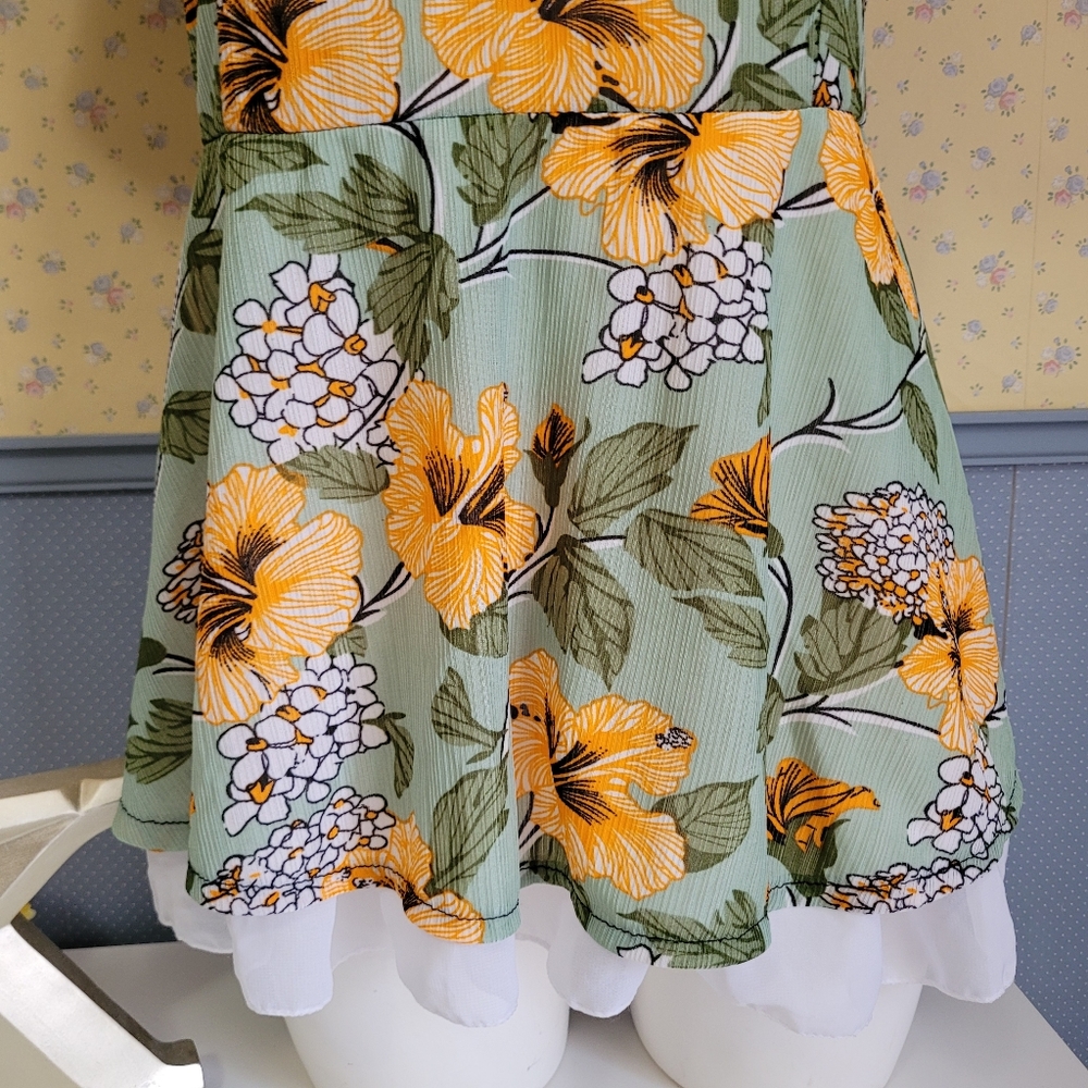 Floral Top - Picture 4 of 5